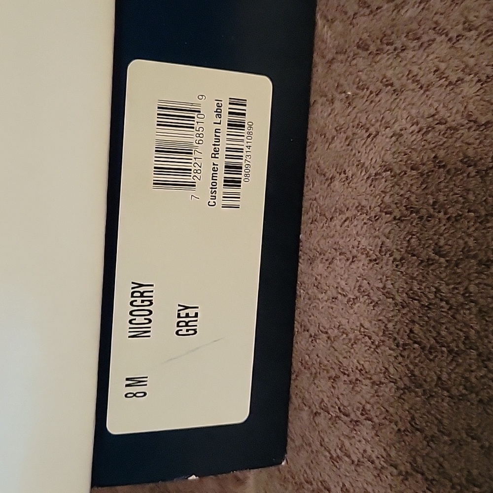 Never worn - Picture 2 of 3